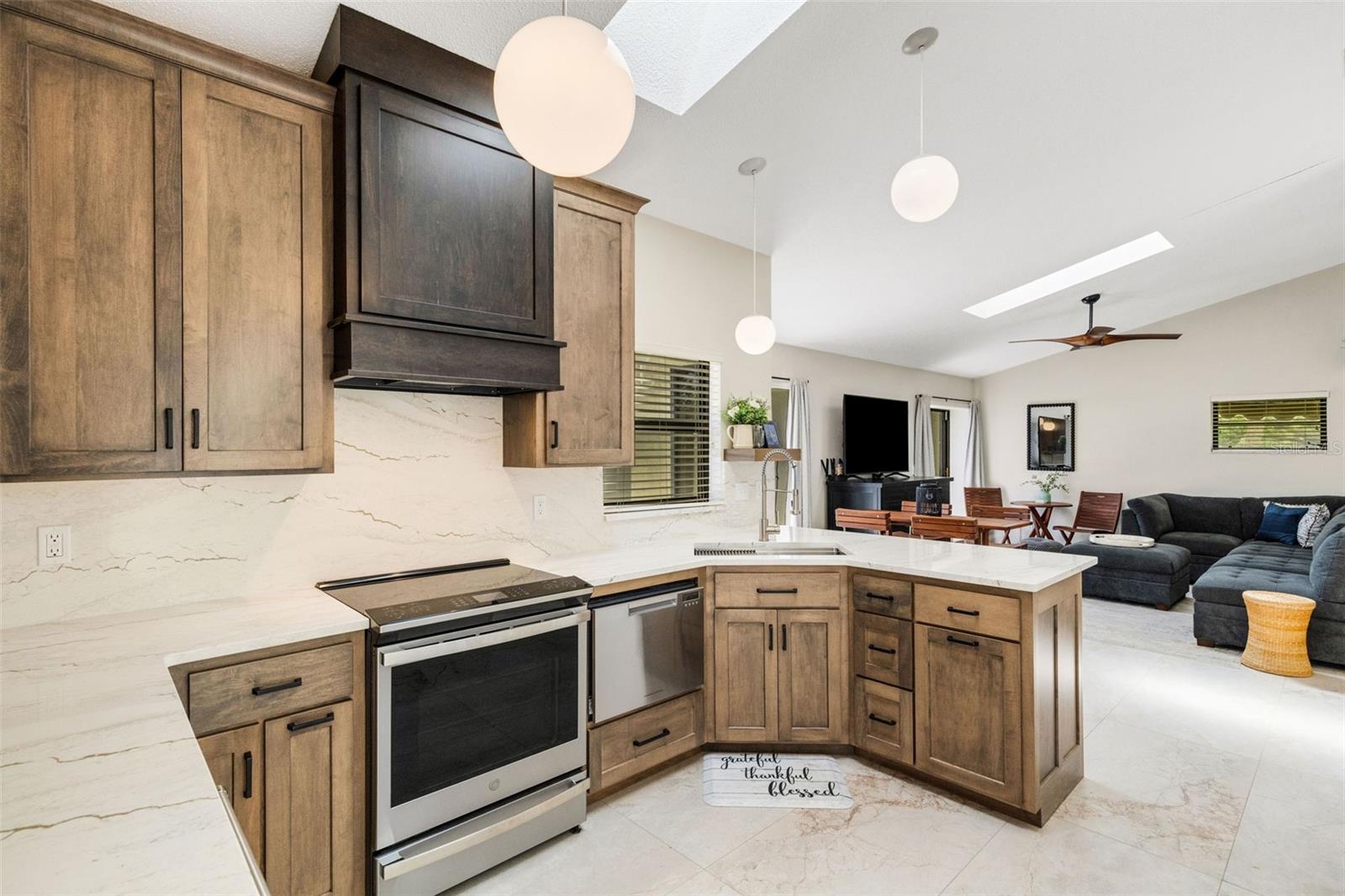 Image 10 of 53 For 440 Palmetto Court 1