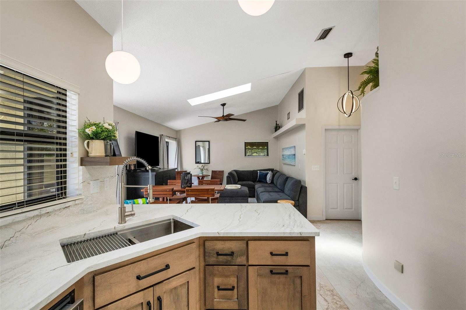 Image 11 of 53 For 440 Palmetto Court 1