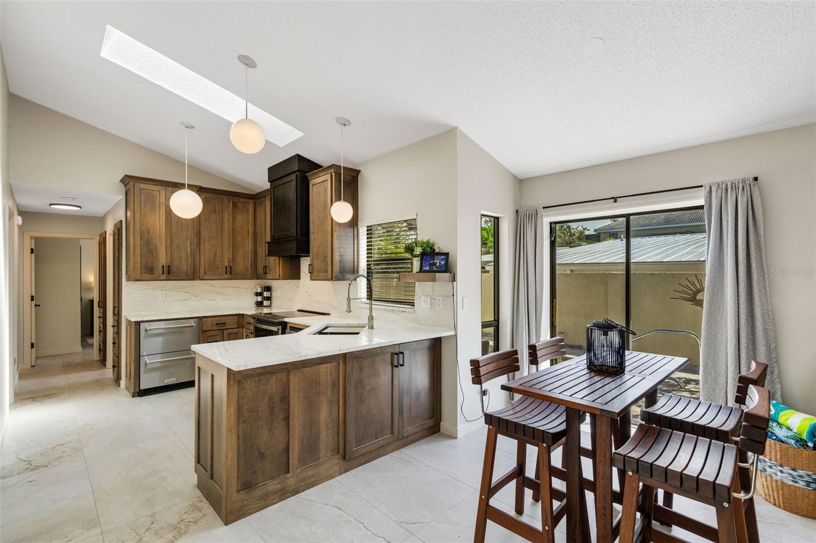 Image 12 of 53 For 440 Palmetto Court 1