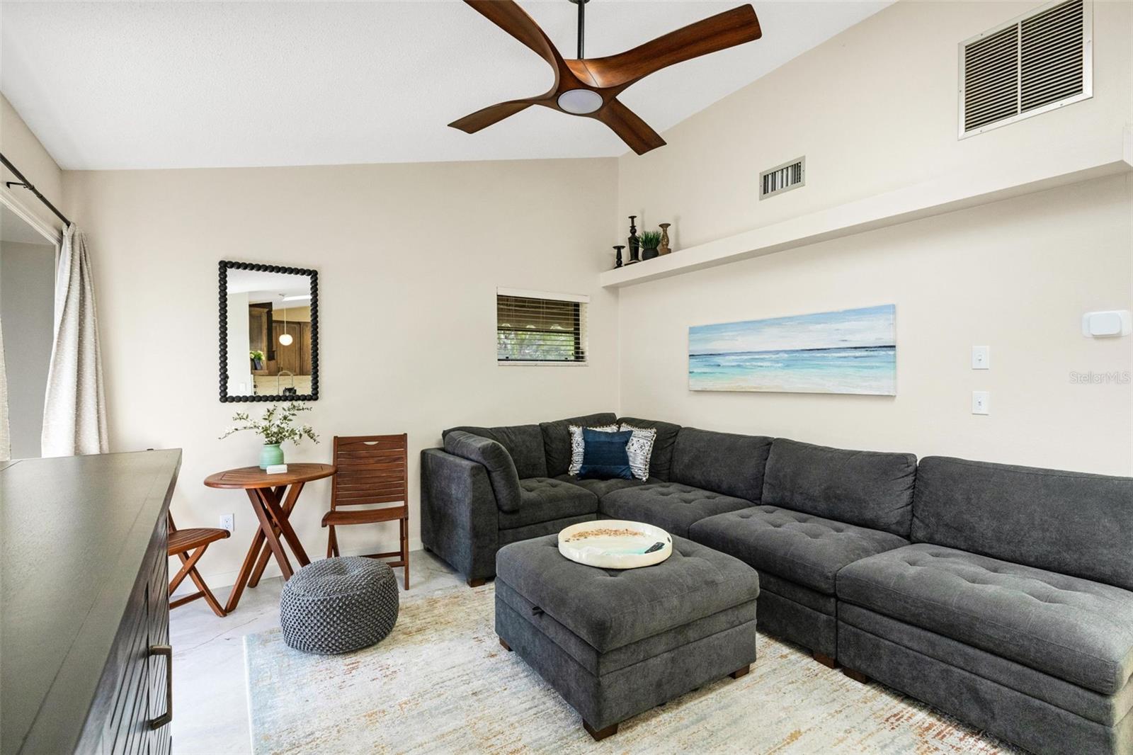 Image 13 of 53 For 440 Palmetto Court 1