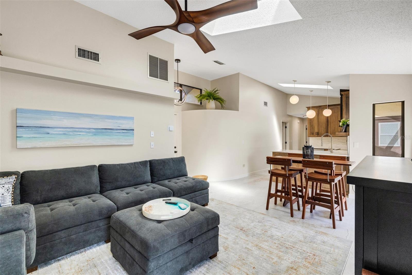 Image 14 of 53 For 440 Palmetto Court 1