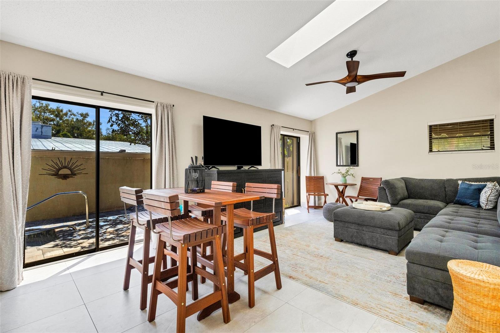 Image 17 of 53 For 440 Palmetto Court 1