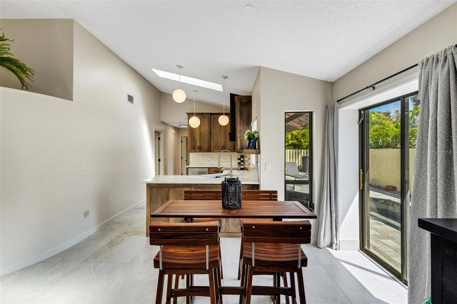 Image 18 of 53 For 440 Palmetto Court 1