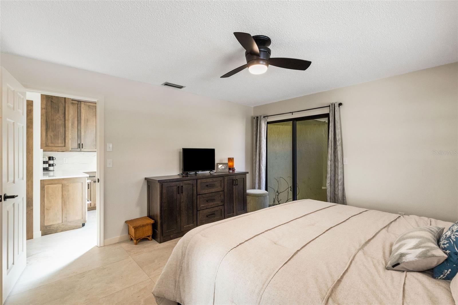 Image 22 of 53 For 440 Palmetto Court 1