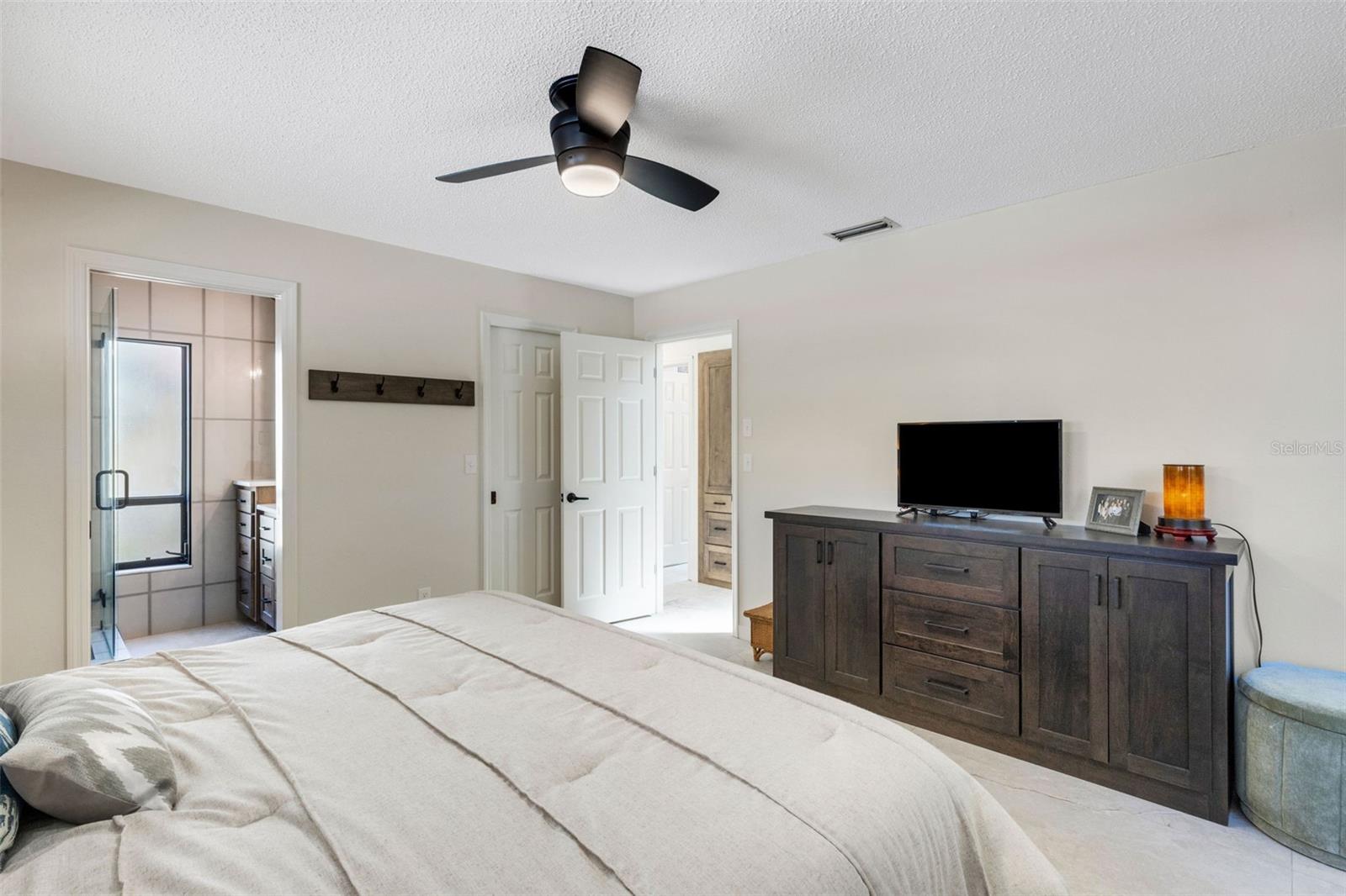 Image 24 of 53 For 440 Palmetto Court 1