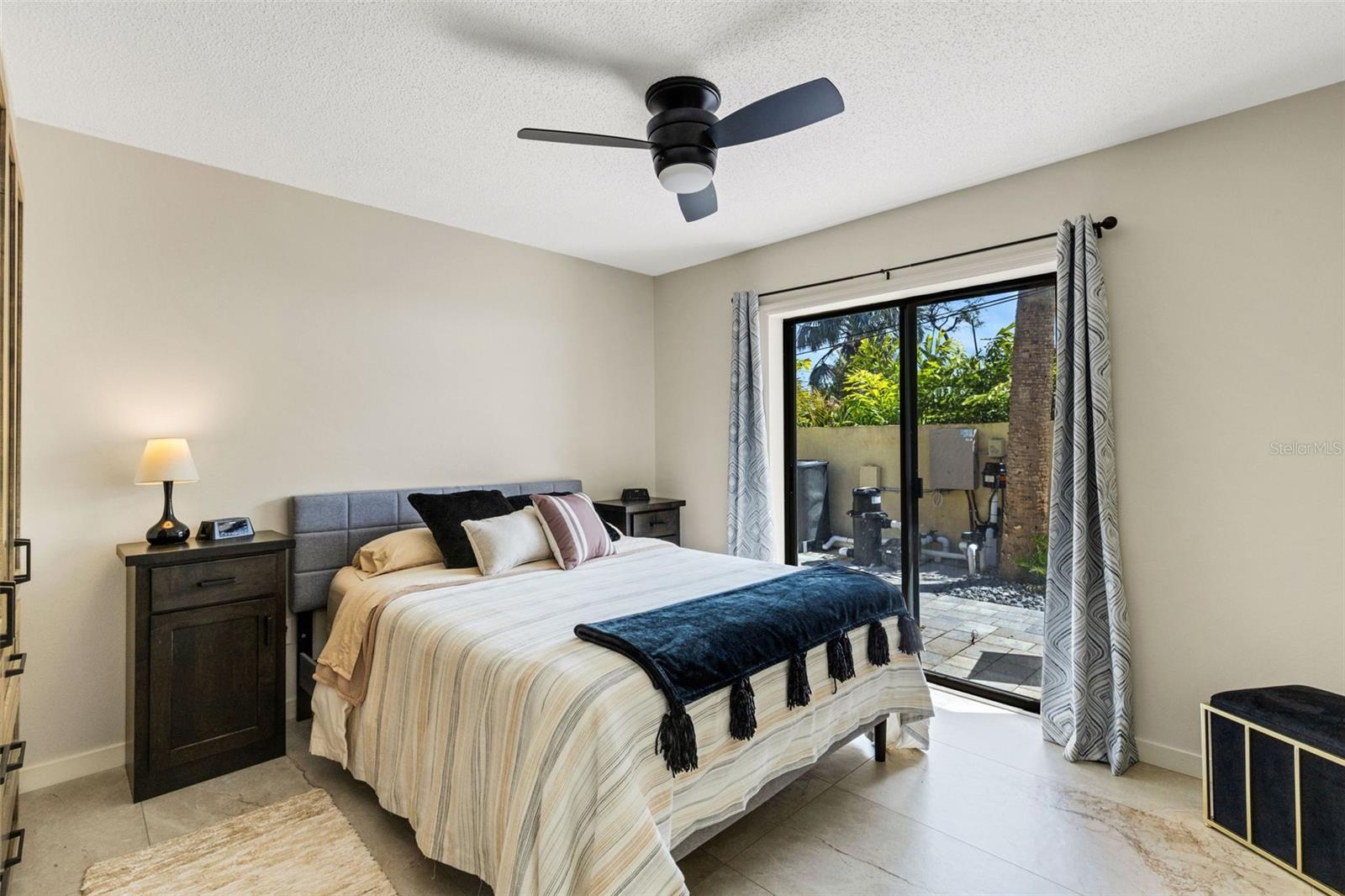 Image 27 of 53 For 440 Palmetto Court 1