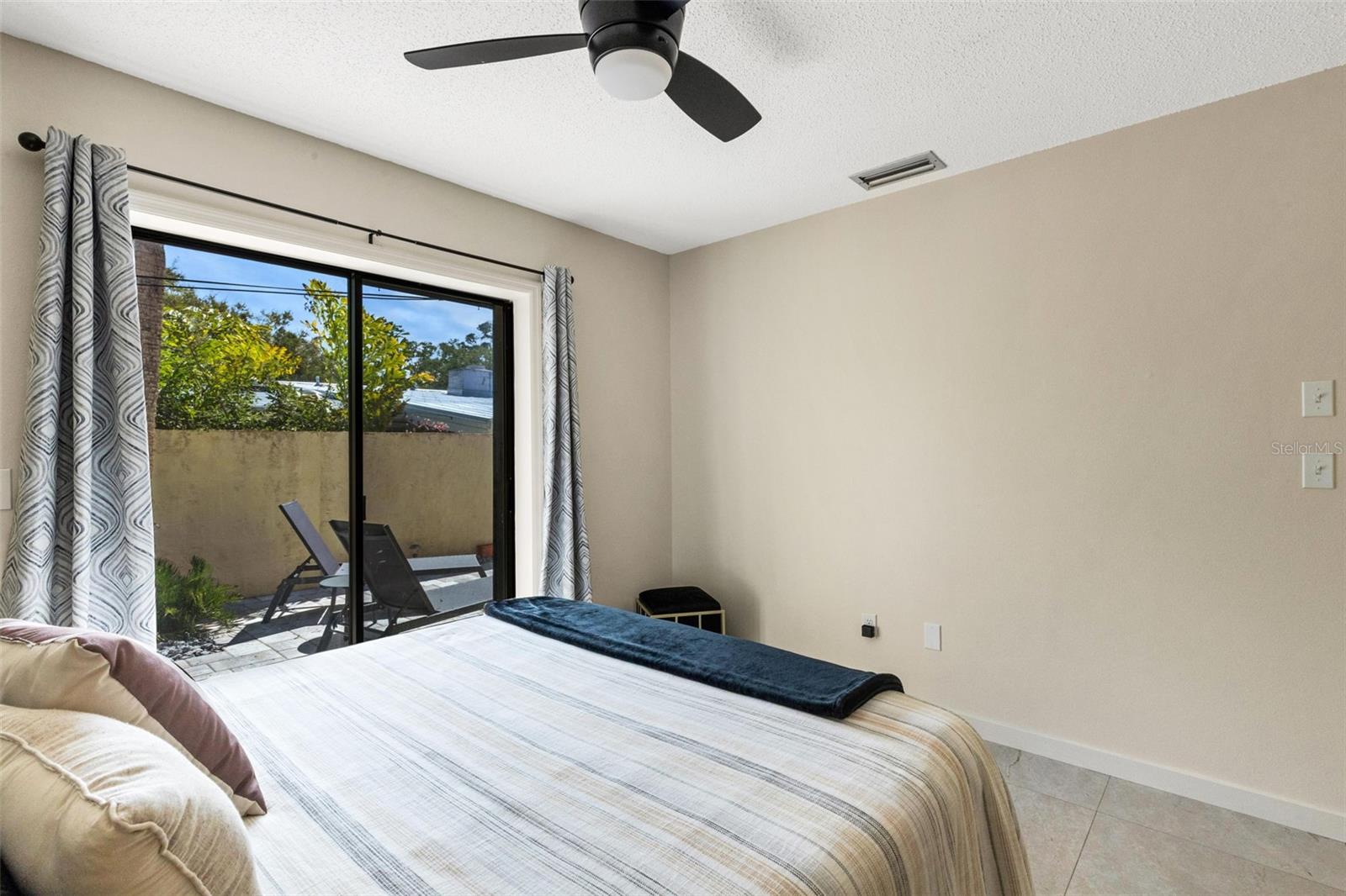 Image 28 of 53 For 440 Palmetto Court 1