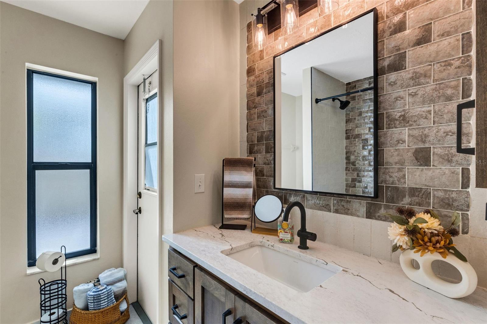 Image 31 of 53 For 440 Palmetto Court 1