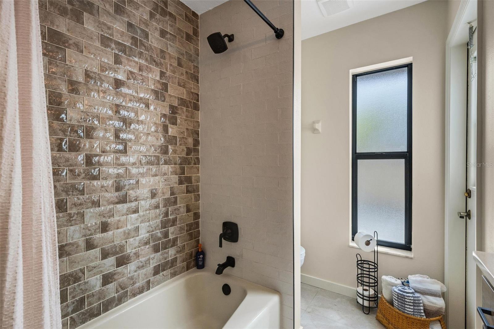 Image 32 of 53 For 440 Palmetto Court 1