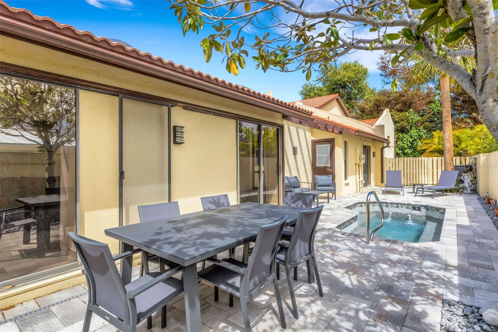 Image 34 of 53 For 440 Palmetto Court 1