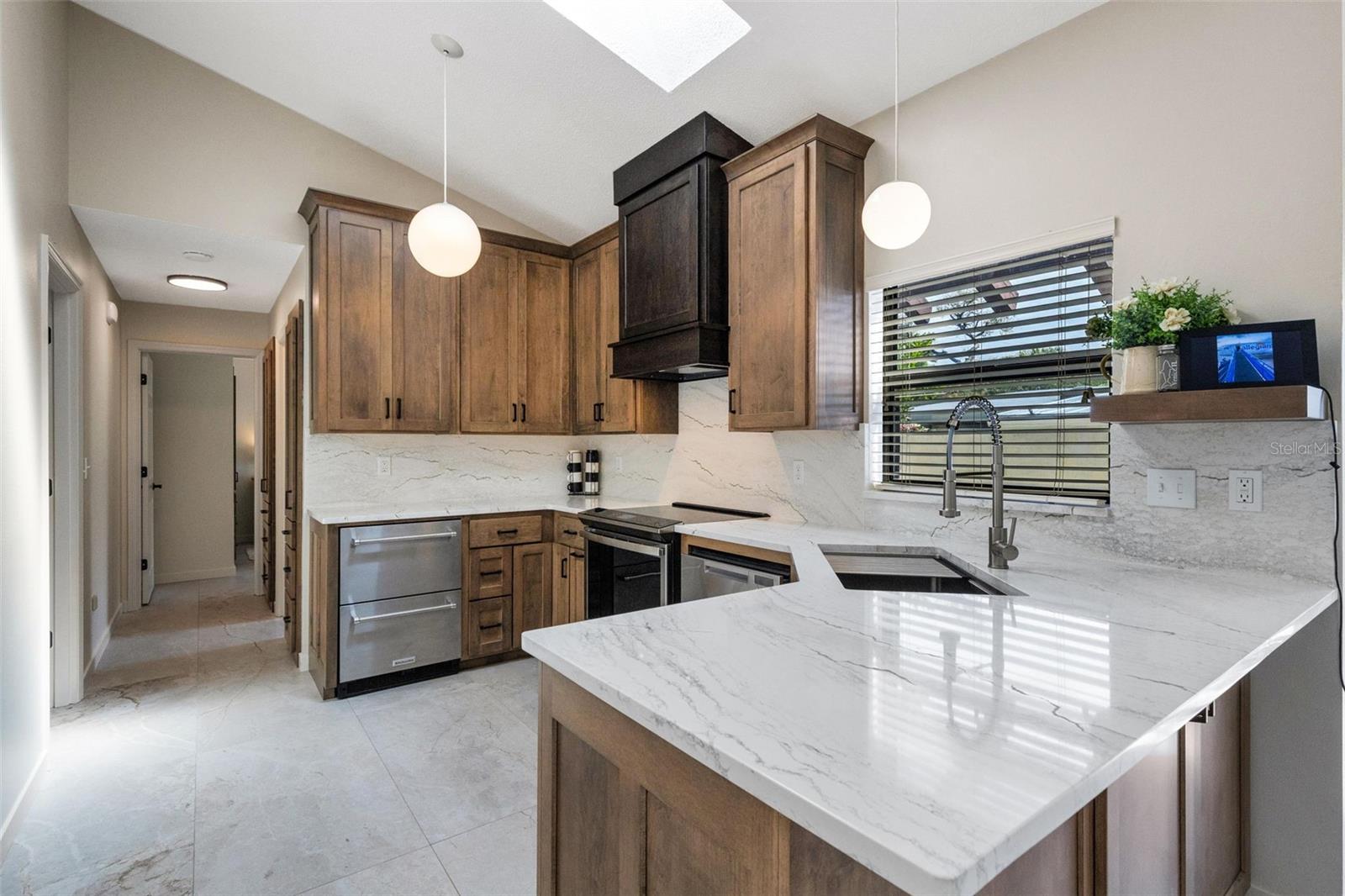 Image 7 of 53 For 440 Palmetto Court 1