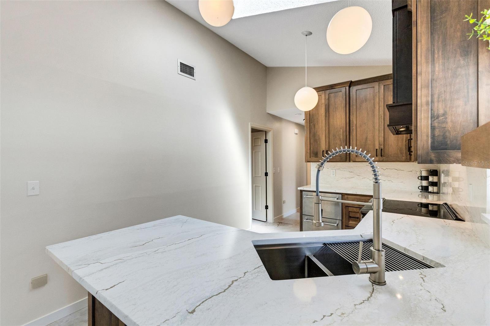 Image 9 of 53 For 440 Palmetto Court 1