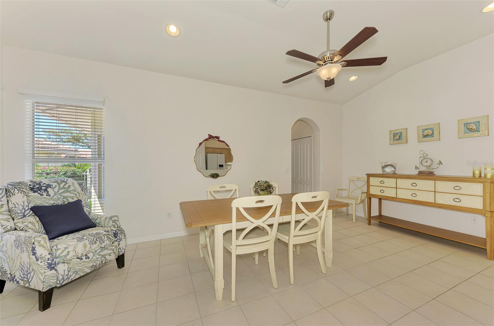 Image 16 of 61 For 230 Crobuli Point