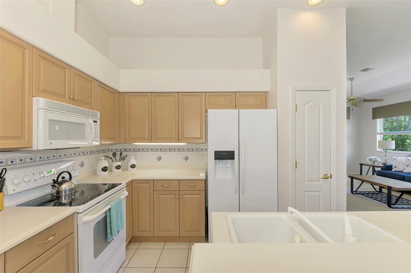 Image 24 of 61 For 230 Crobuli Point