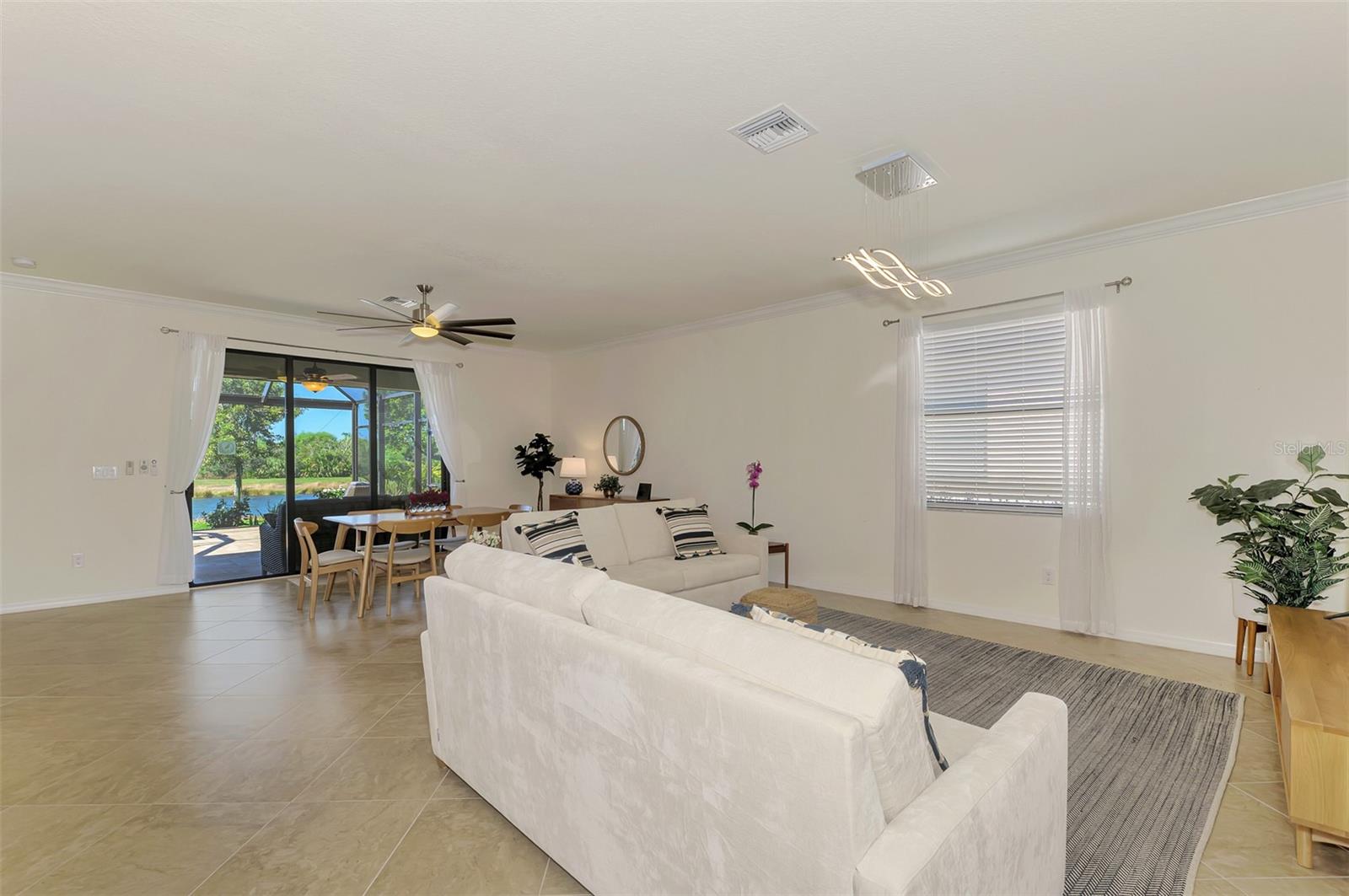 Image 16 of 67 For 10435 Medjool Drive