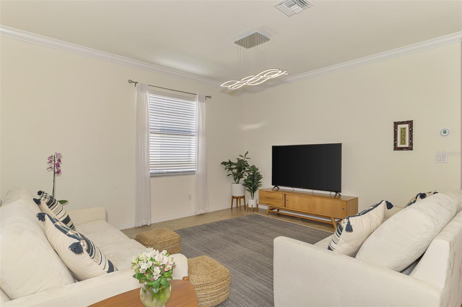 Image 19 of 67 For 10435 Medjool Drive