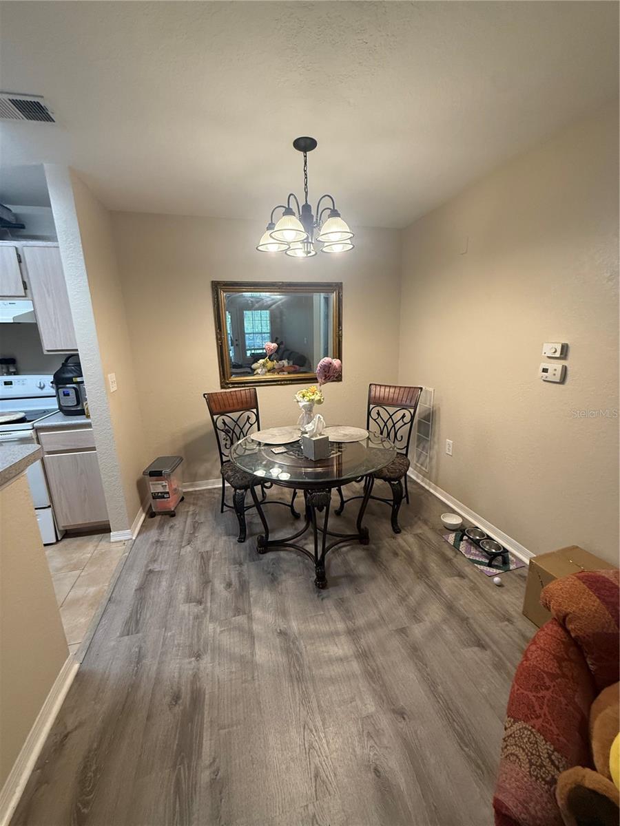 Image 10 of 13 For 8911 Manor Loop 106