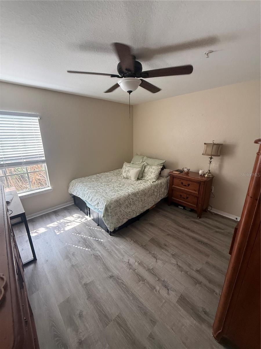 Image 4 of 13 For 8911 Manor Loop 106