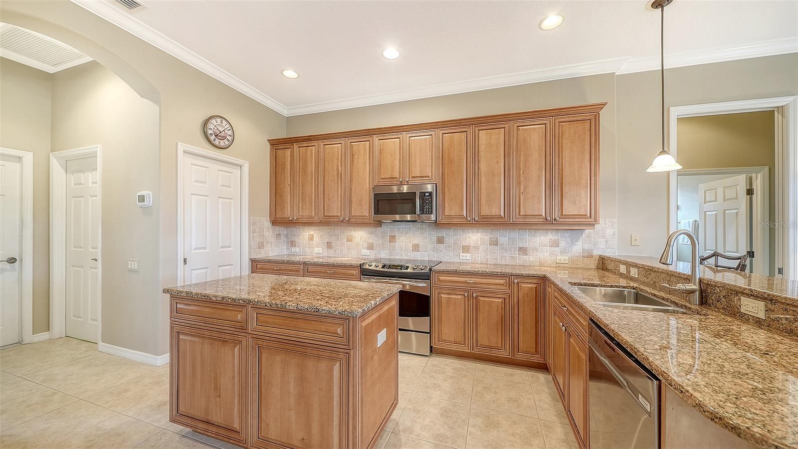 Image 21 of 52 For 824 Amaryllis Lane