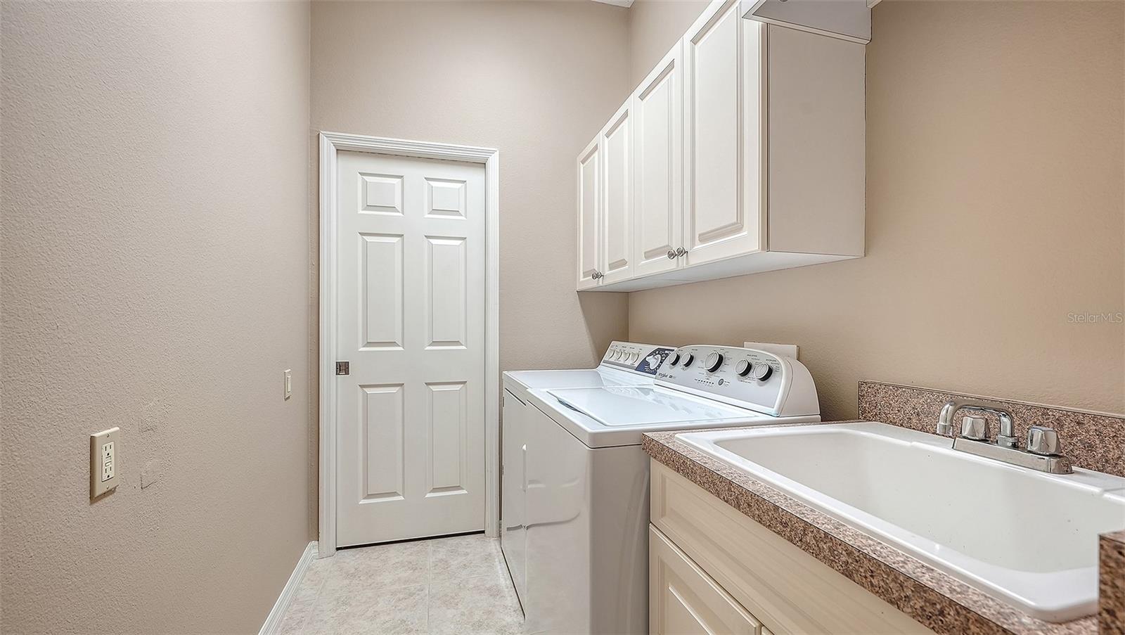 Image 39 of 52 For 824 Amaryllis Lane