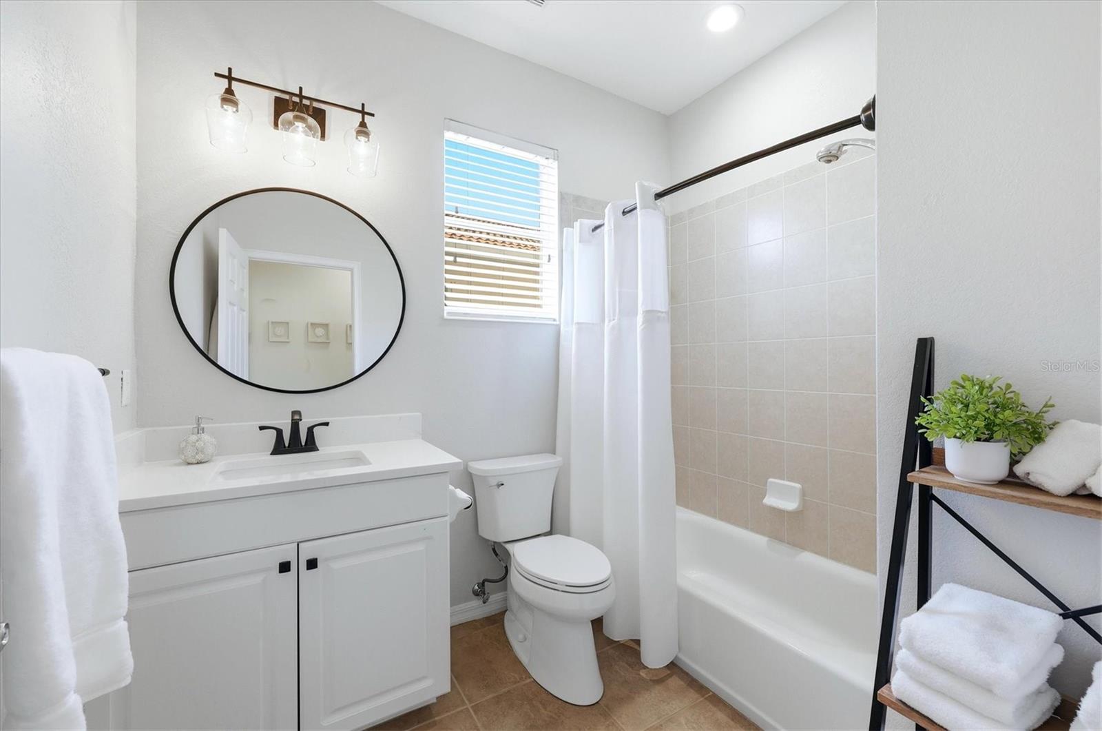 Image 22 of 41 For 246 Padova Way