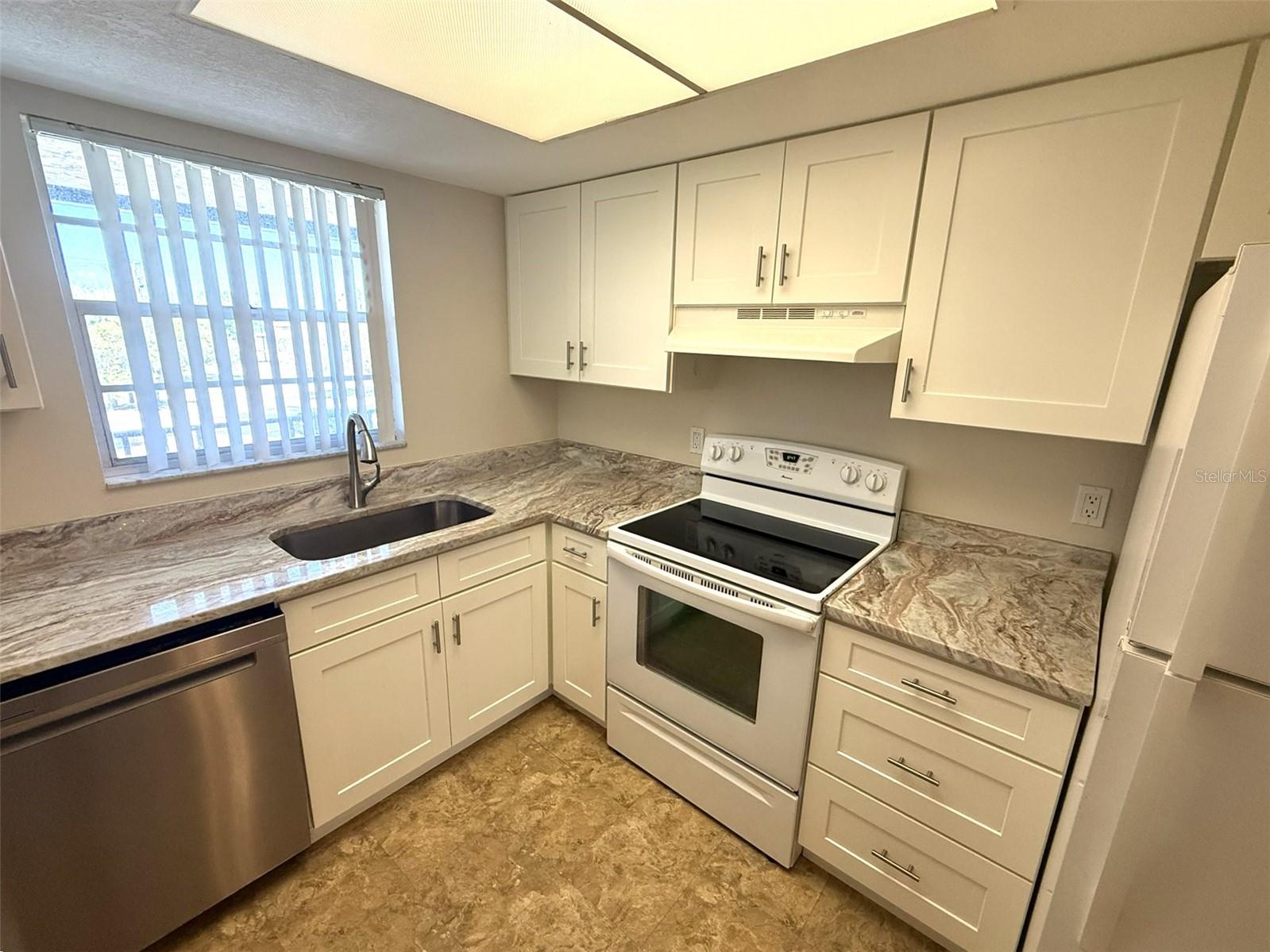 Listing photo id 10 for 102 Capri Isles Boulevard 306