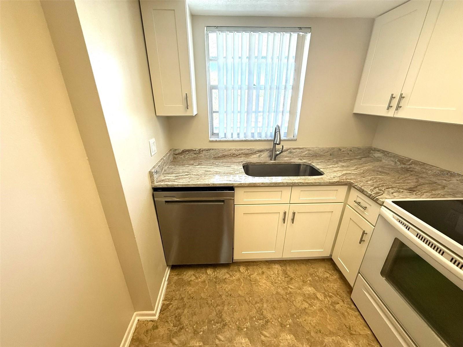 Listing photo id 11 for 102 Capri Isles Boulevard 306