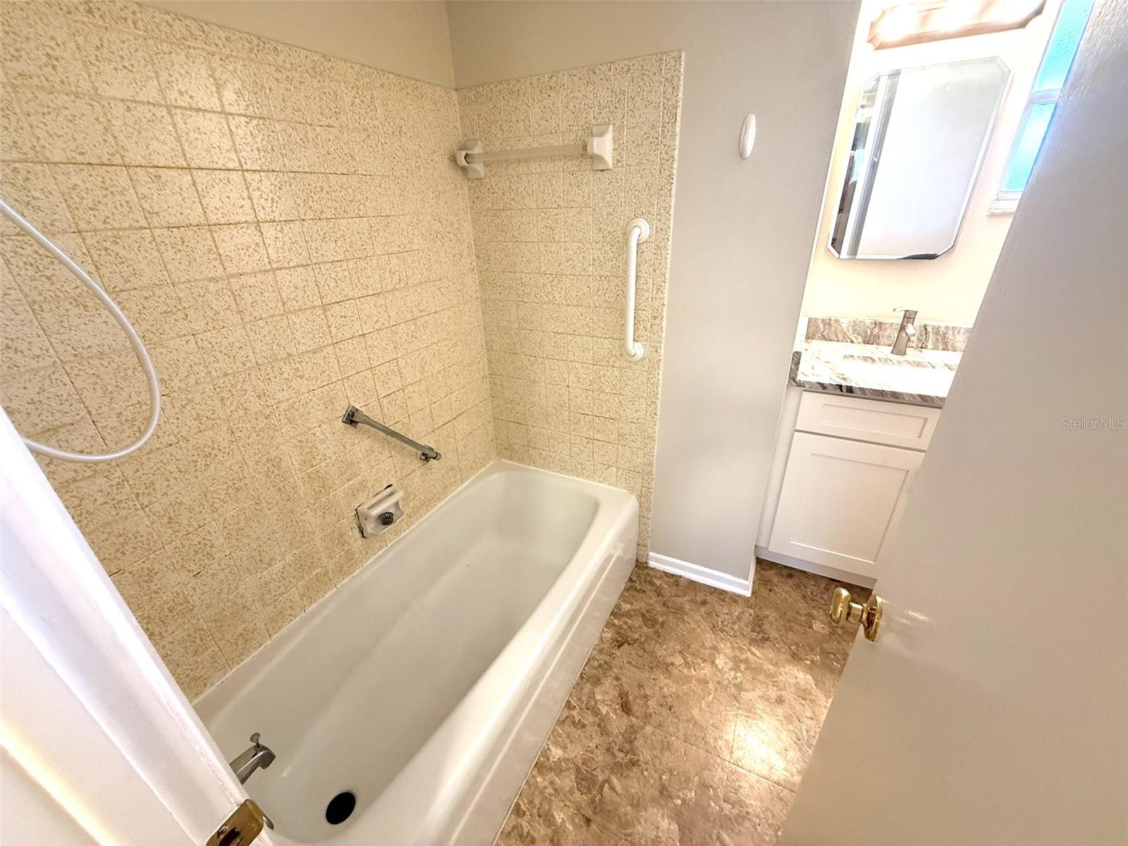 Listing photo id 14 for 102 Capri Isles Boulevard 306