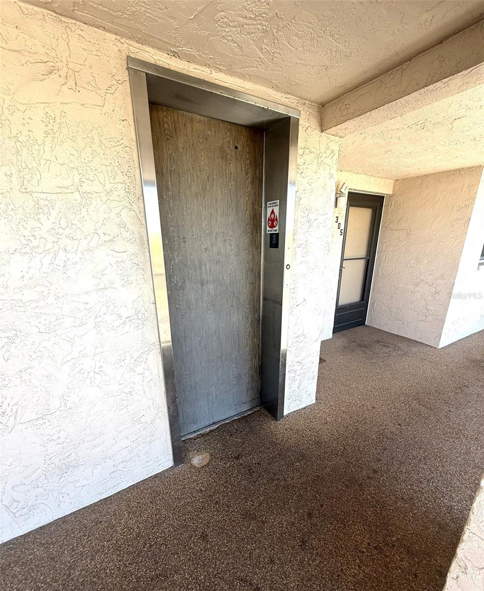 Listing photo id 15 for 102 Capri Isles Boulevard 306