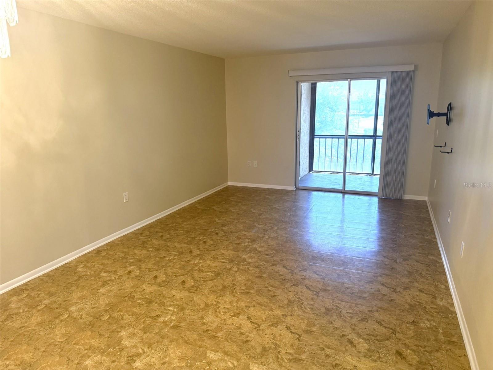 Listing photo id 4 for 102 Capri Isles Boulevard 306