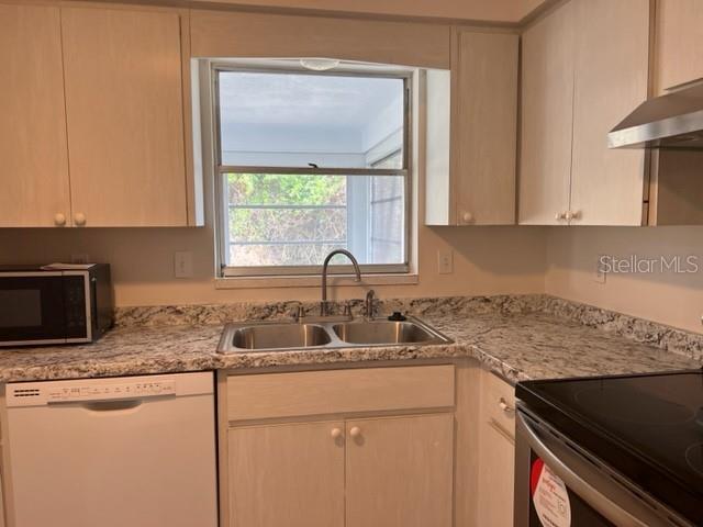 Image 7 of 24 For 253 Alsace Avenue