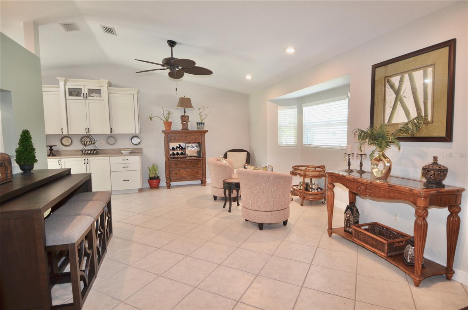 Image 2 of 82 For 1733 Hudson Street