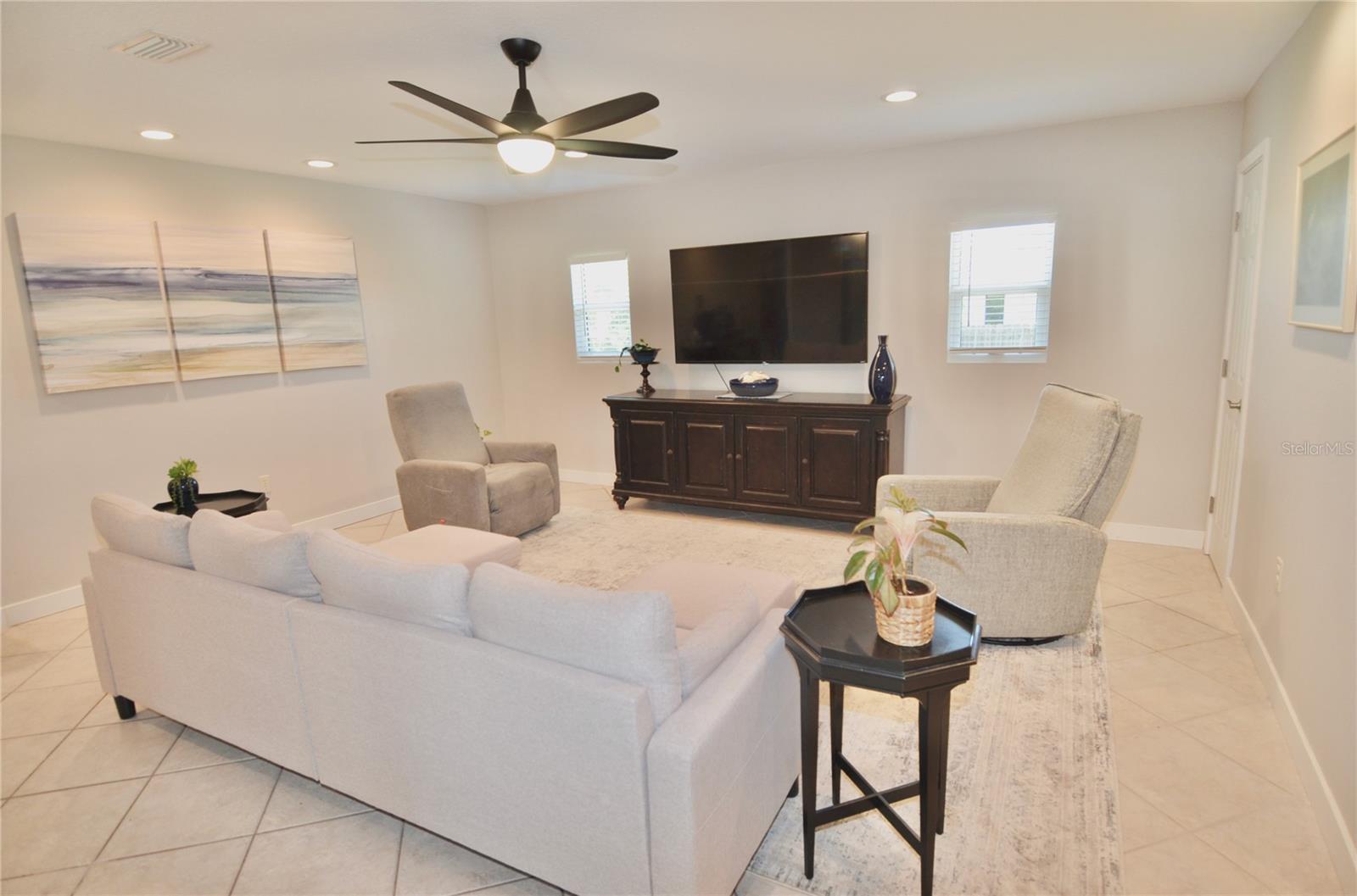 Image 4 of 82 For 1733 Hudson Street