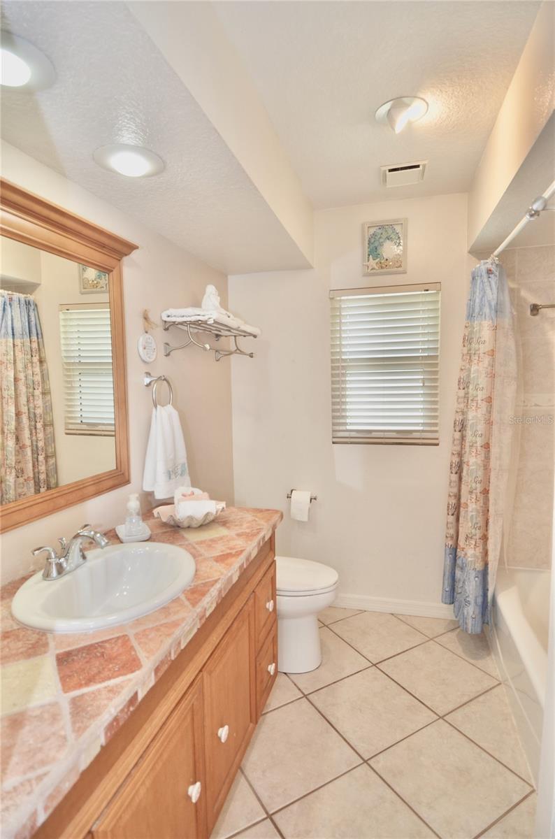 Image 42 of 82 For 1733 Hudson Street