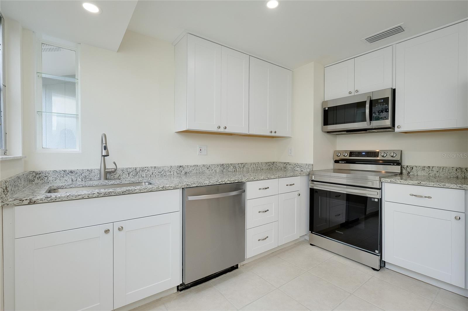 Image 16 of 71 For 470 Artists Avenue