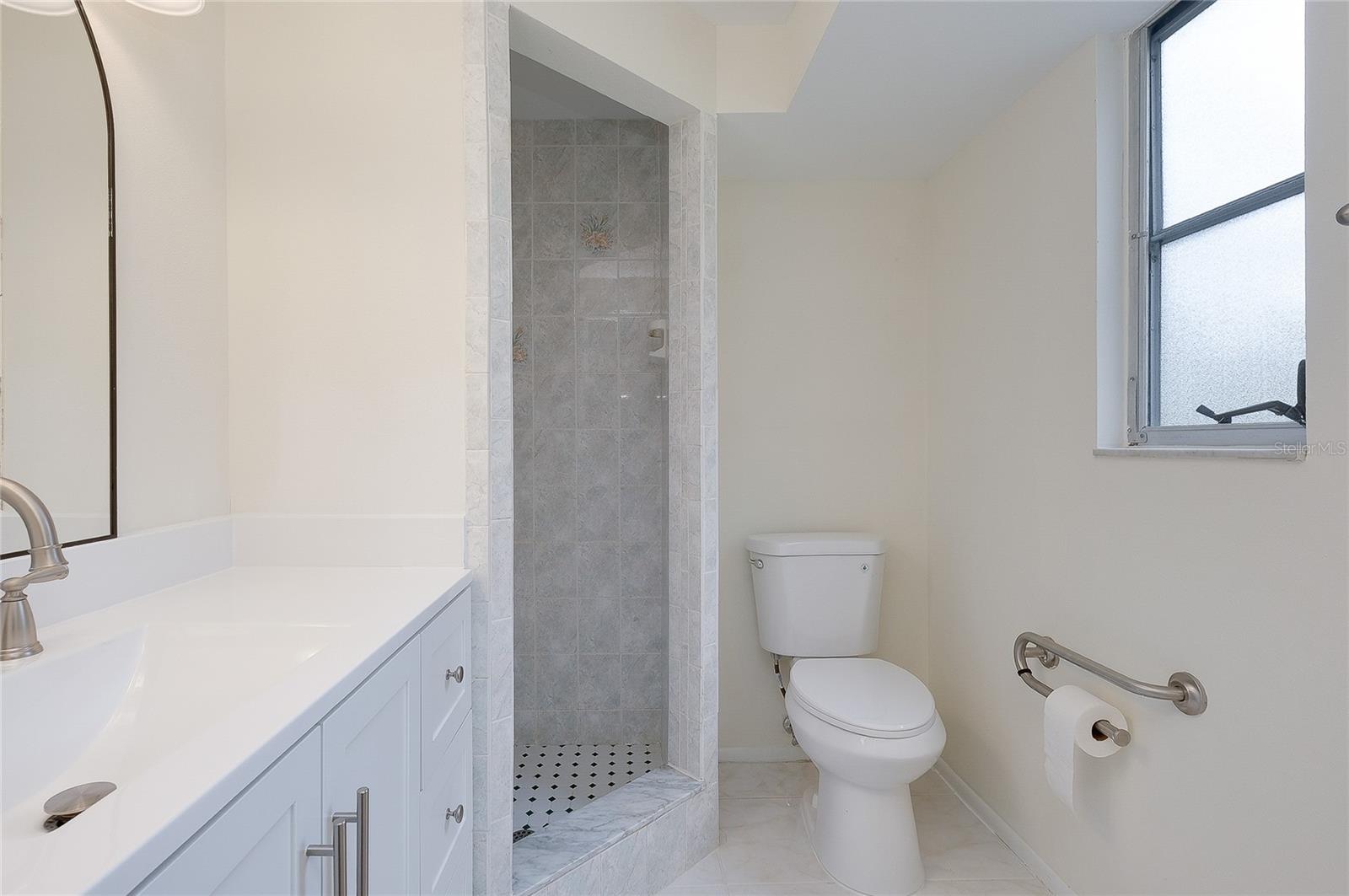 Image 31 of 71 For 470 Artists Avenue