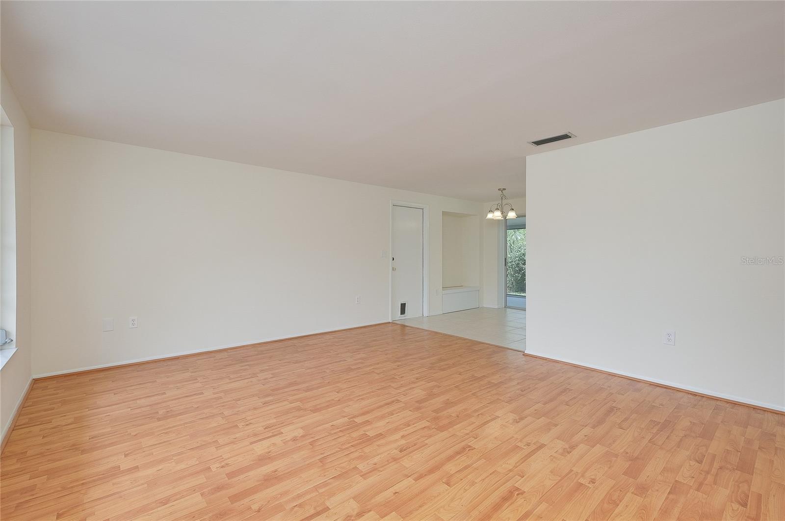 Image 7 of 71 For 470 Artists Avenue