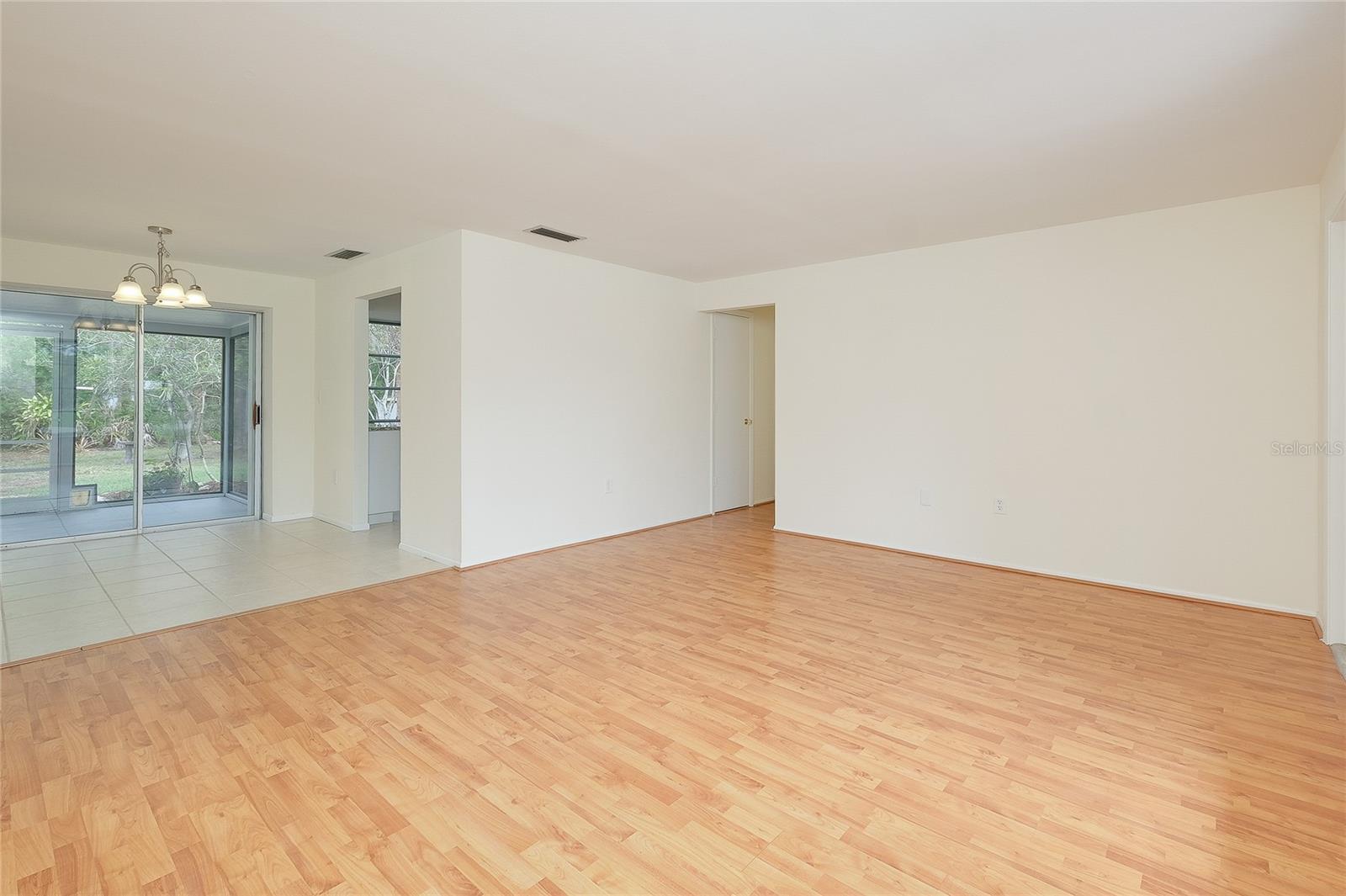 Image 9 of 71 For 470 Artists Avenue