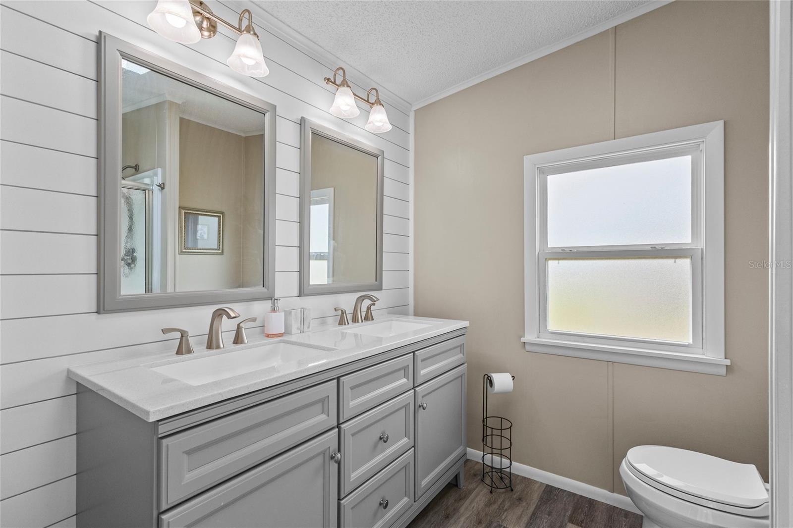 Image 15 of 30 For 611 La Jolla Circle