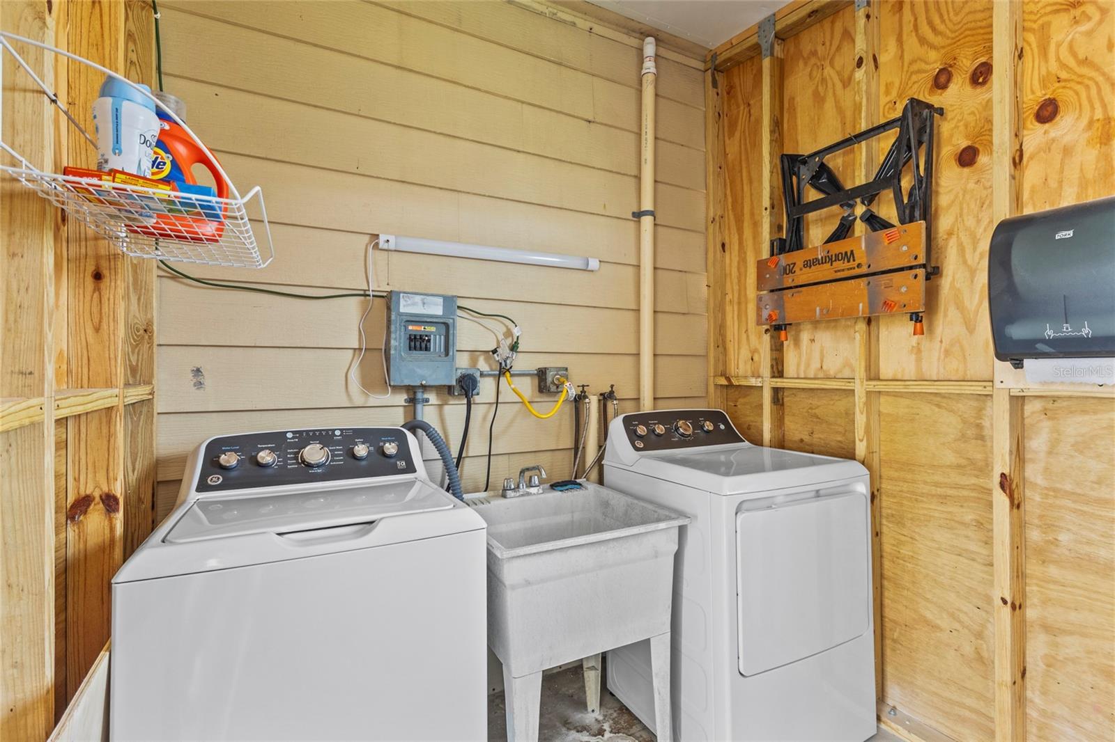 Image 23 of 30 For 611 La Jolla Circle