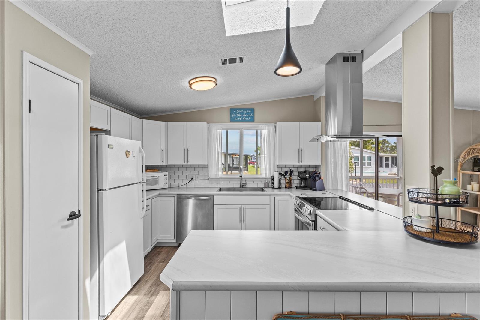 Image 4 of 30 For 611 La Jolla Circle