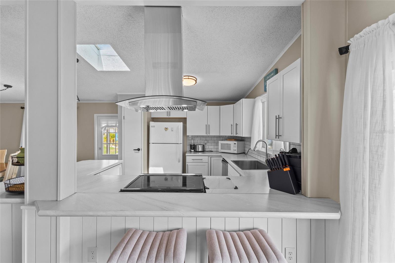 Image 6 of 30 For 611 La Jolla Circle