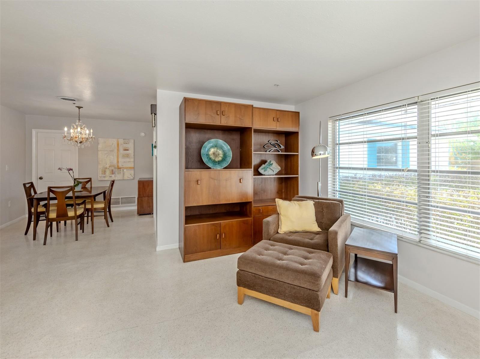 Image 11 of 70 For 1261 Lakeside Drive