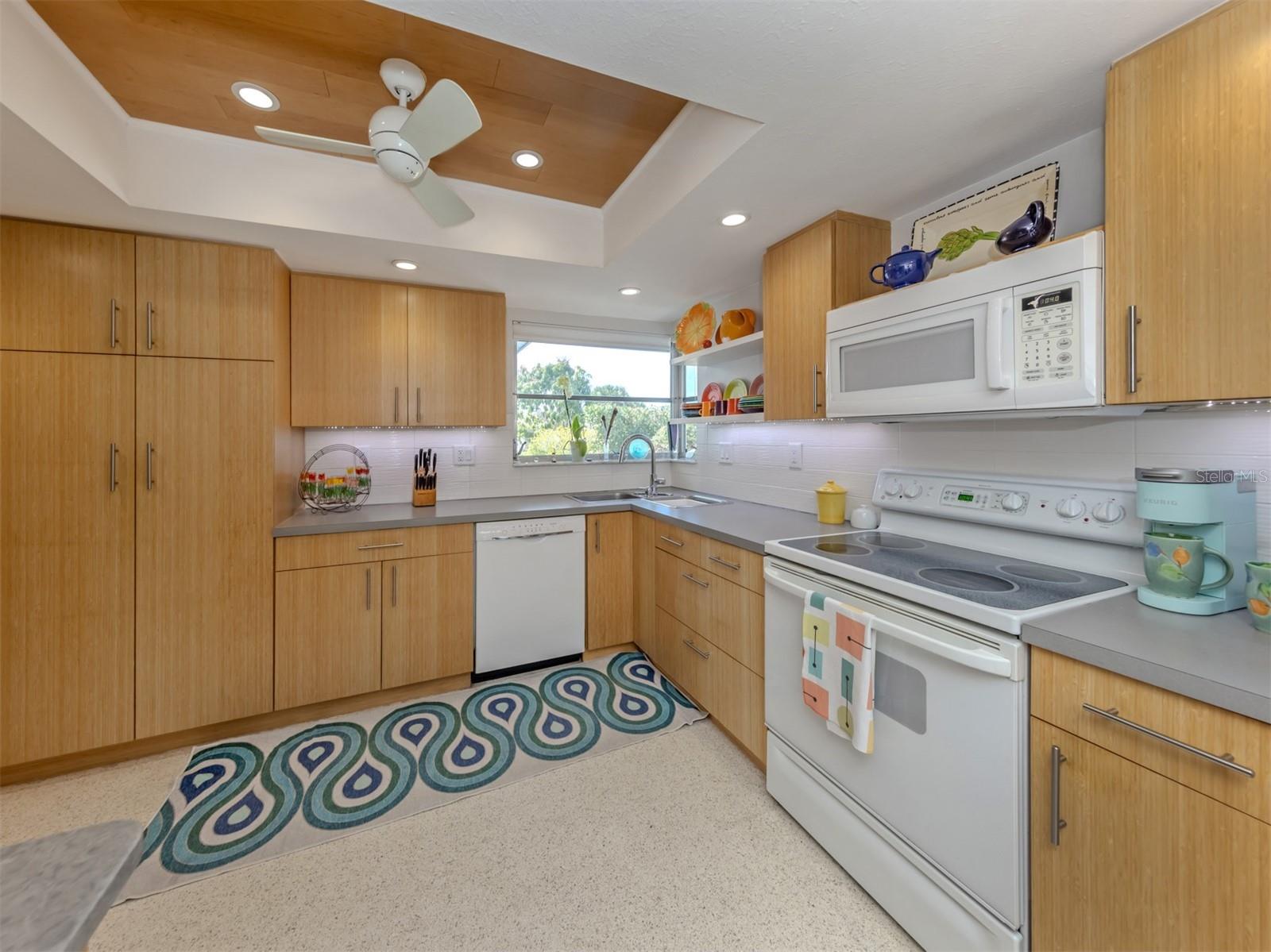 Image 14 of 70 For 1261 Lakeside Drive