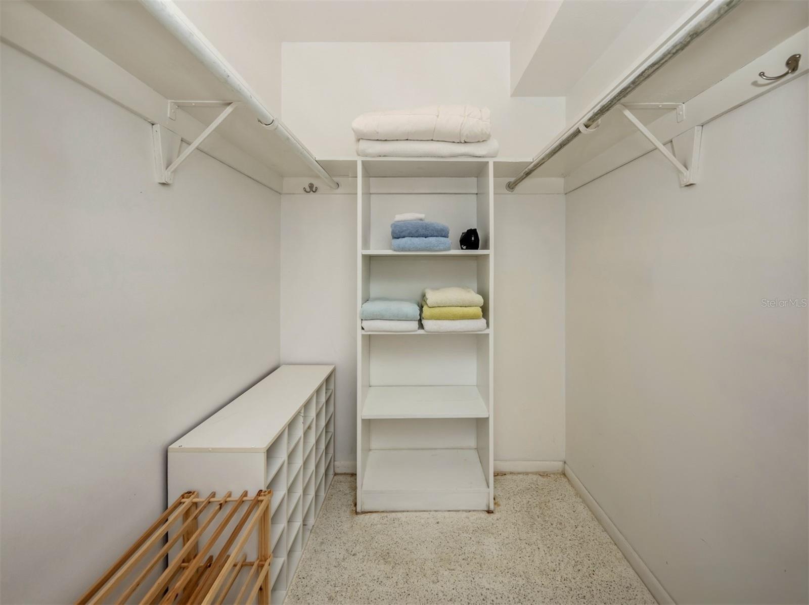 Image 25 of 70 For 1261 Lakeside Drive