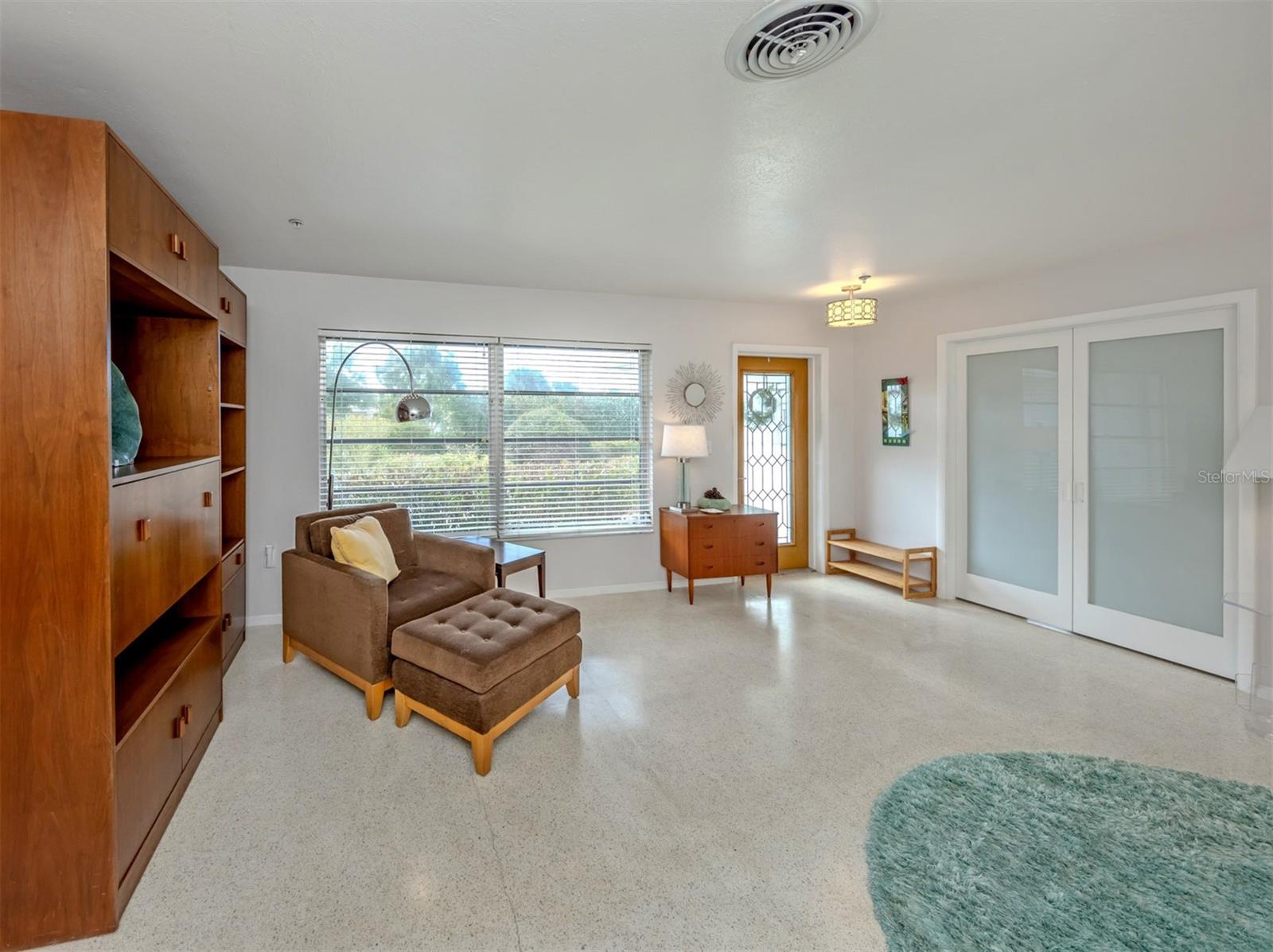 Image 9 of 70 For 1261 Lakeside Drive