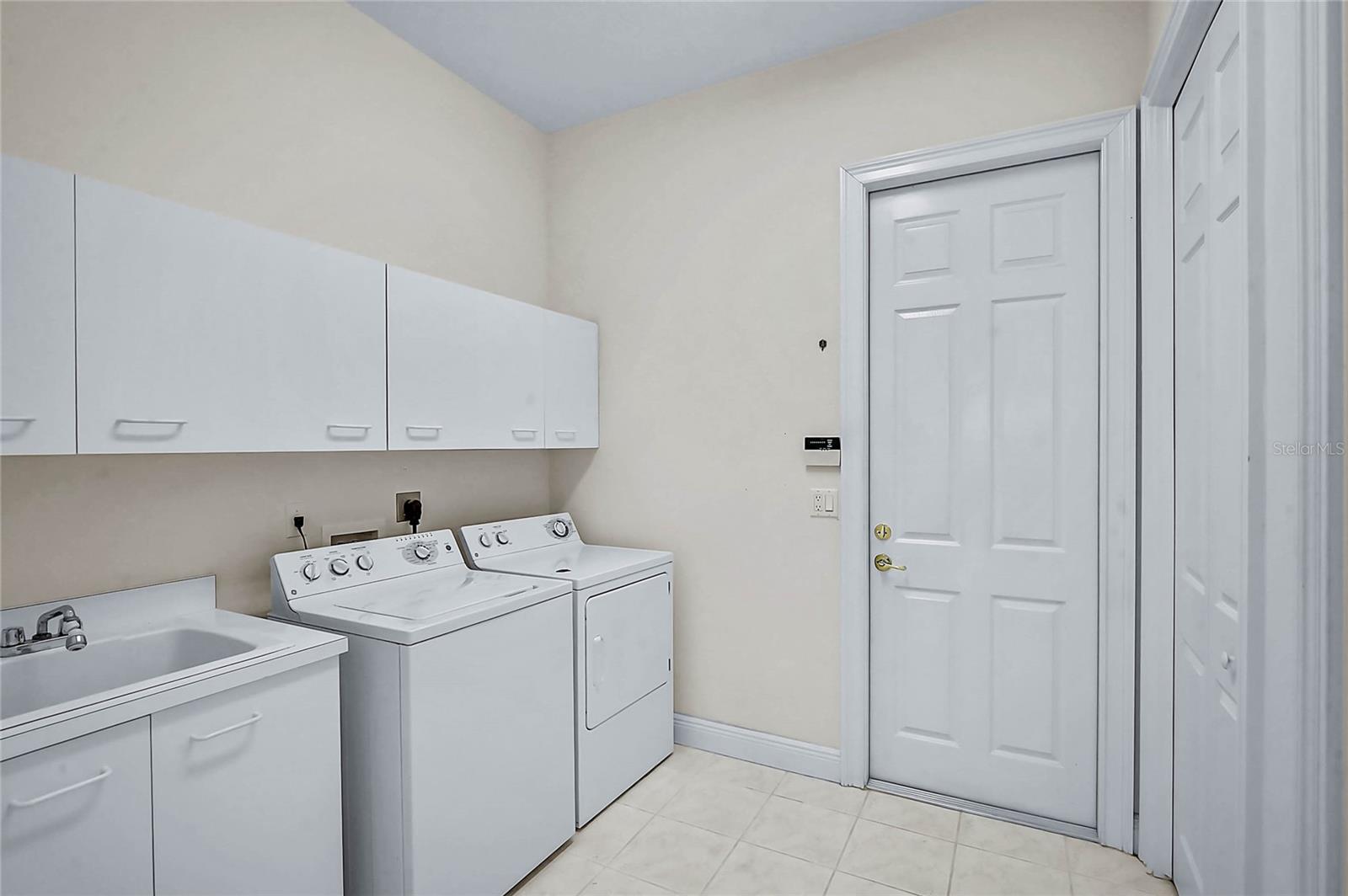 Image 28 of 48 For 4269 Corso Venetia Boulevard