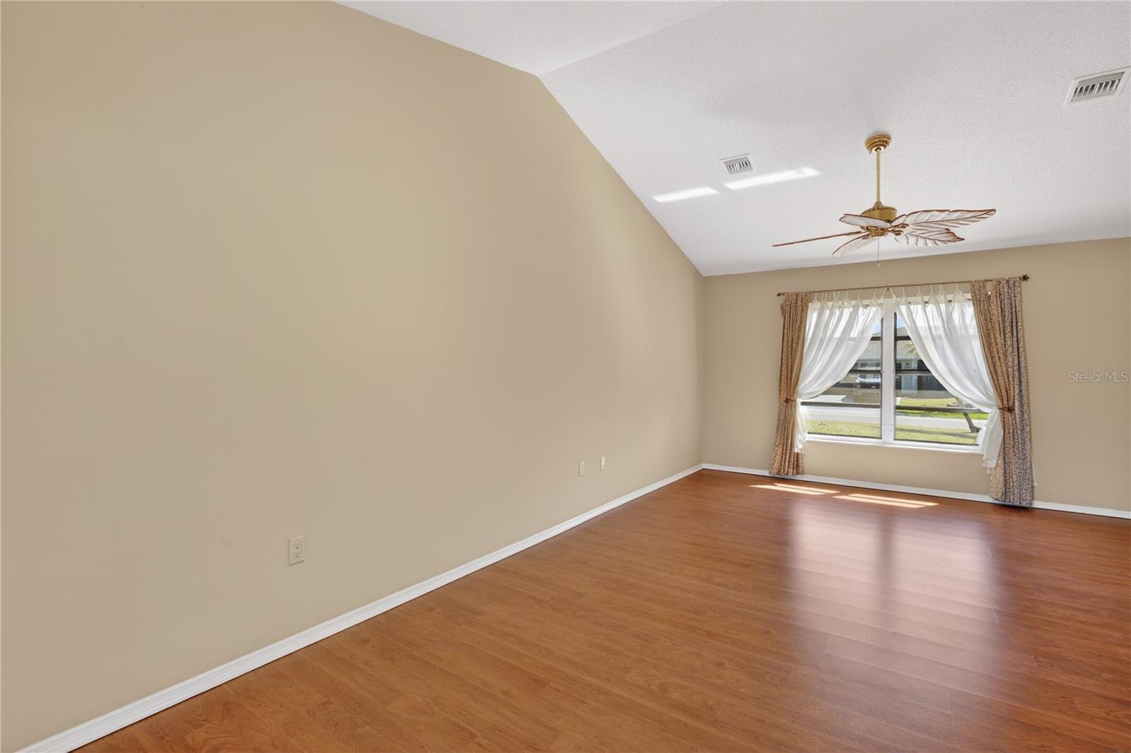 Image 10 of 61 For 5852 Lincoln Road