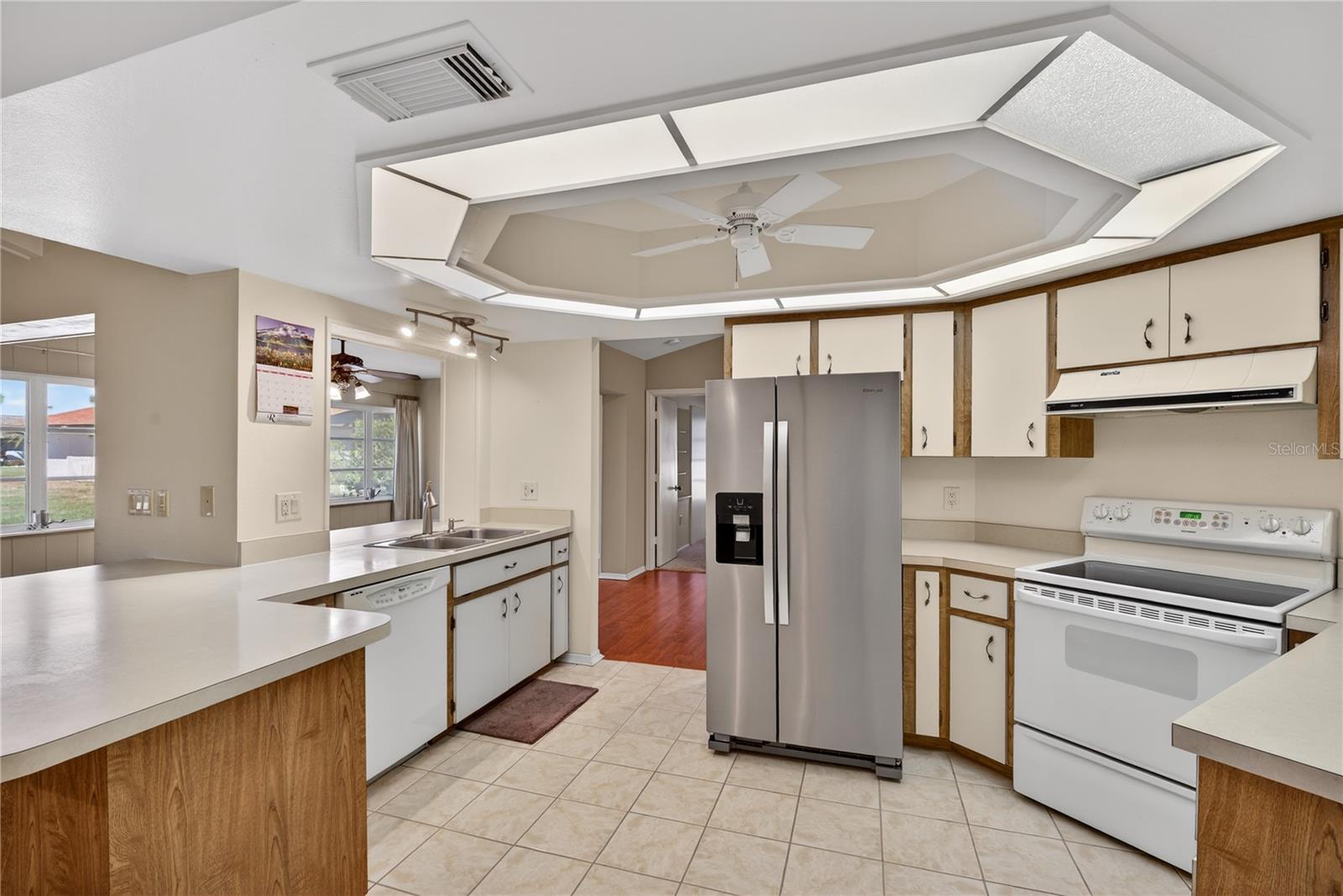 Image 12 of 61 For 5852 Lincoln Road