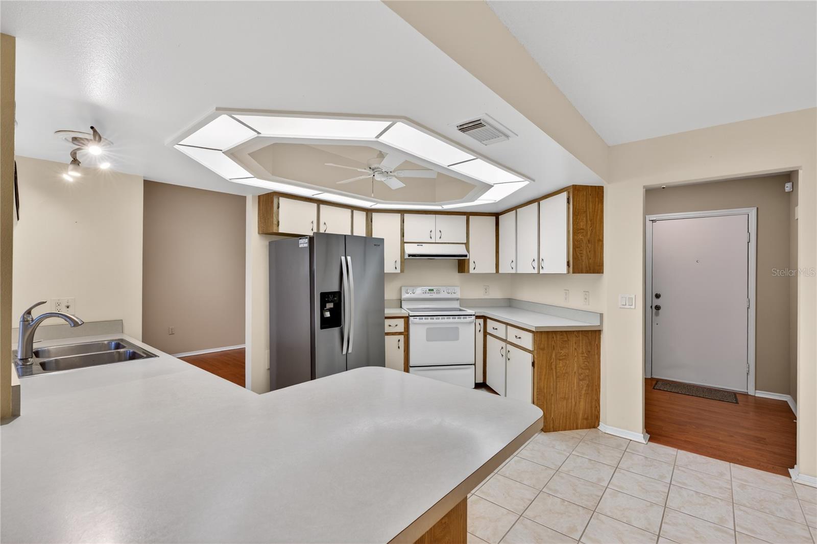 Image 14 of 61 For 5852 Lincoln Road